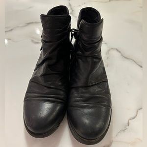 Luna ankle boot size 40